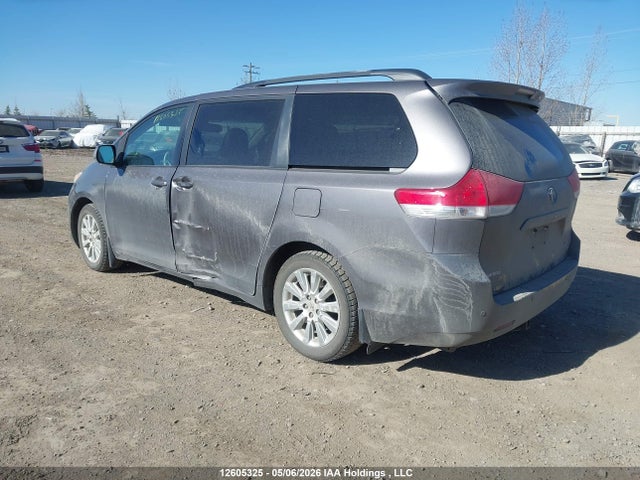 12605325 :رقم المزاد ، 5TDYK3DC9BS013526 vin ، 2011 Toyota Sienna Xle 7 Passenger مزاد بيع