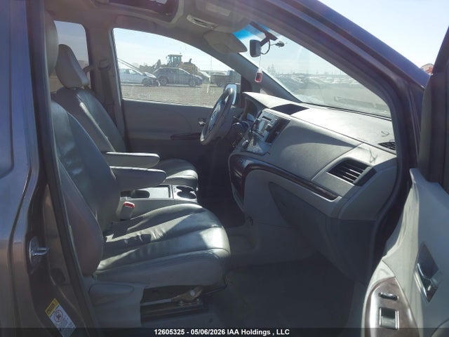12605325 :رقم المزاد ، 5TDYK3DC9BS013526 vin ، 2011 Toyota Sienna Xle 7 Passenger مزاد بيع
