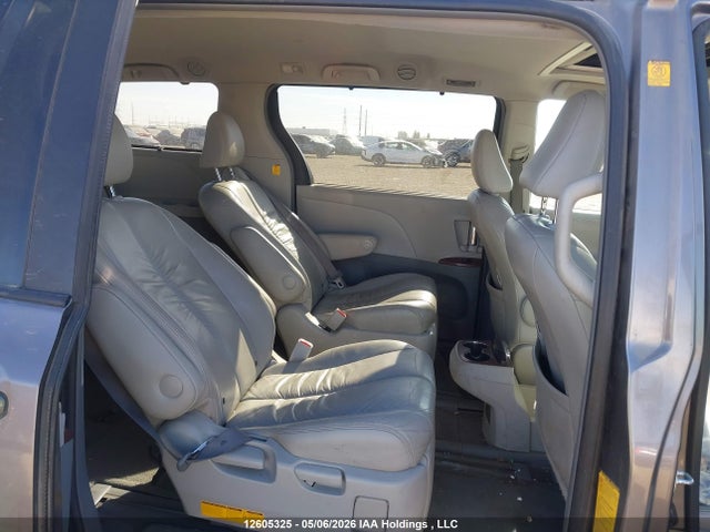 12605325 :رقم المزاد ، 5TDYK3DC9BS013526 vin ، 2011 Toyota Sienna Xle 7 Passenger مزاد بيع