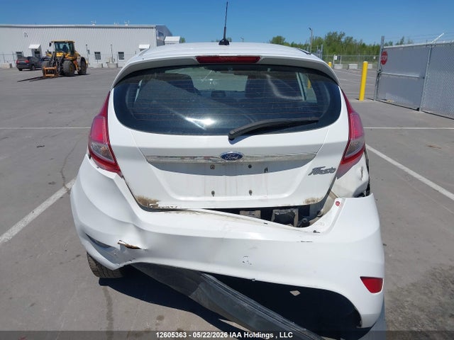 2015 Ford Fiesta Se მანქანა იყიდება აუქციონზე, vin: 3FADP4EJXFM209764, აუქციონის ნომერი: 12605363