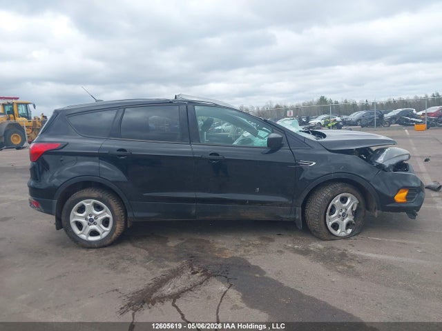 1FMCU0F79KUC15518 Ford ESCAPE S