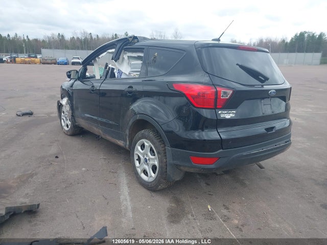 1FMCU0F79KUC15518 Ford ESCAPE S