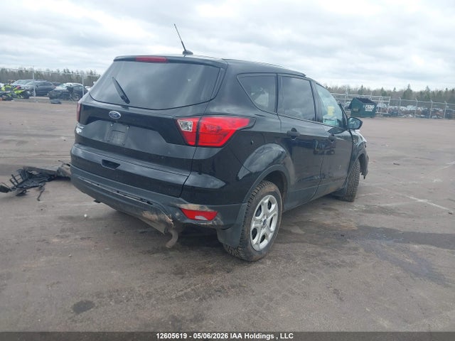 1FMCU0F79KUC15518 Ford ESCAPE S