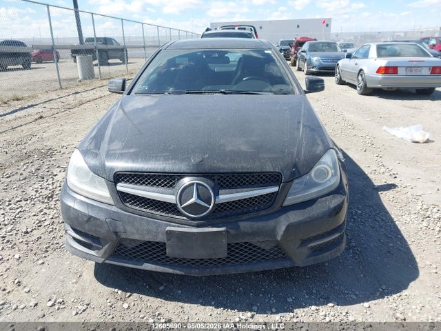 2013 Mercedes-benz C 350 4matic მანქანა იყიდება აუქციონზე, vin: WDDGJ8JB1DF943937, აუქციონის ნომერი: 12605690