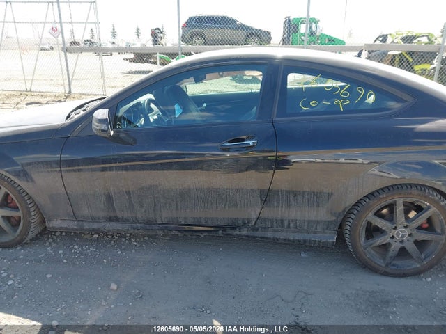 2013 Mercedes-benz C 350 4matic მანქანა იყიდება აუქციონზე, vin: WDDGJ8JB1DF943937, აუქციონის ნომერი: 12605690