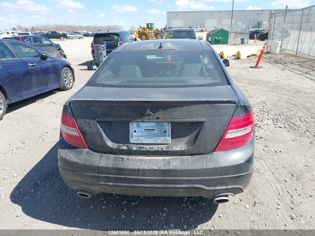 2013 Mercedes-benz C 350 4matic მანქანა იყიდება აუქციონზე, vin: WDDGJ8JB1DF943937, აუქციონის ნომერი: 12605690