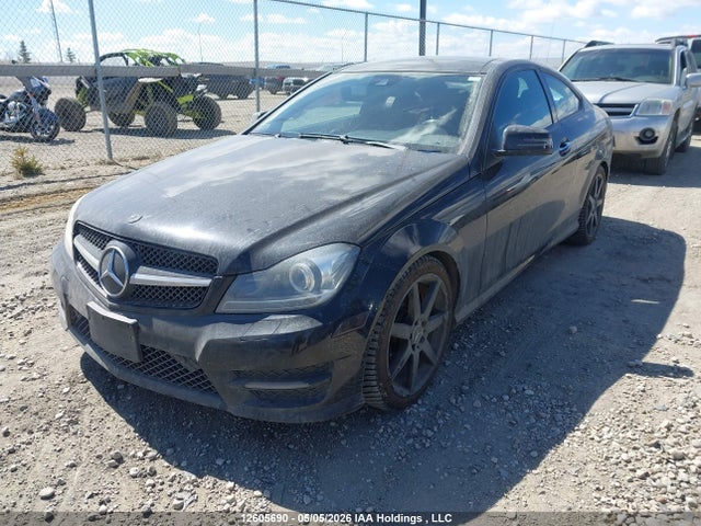 2013 Mercedes-benz C 350 4matic მანქანა იყიდება აუქციონზე, vin: WDDGJ8JB1DF943937, აუქციონის ნომერი: 12605690