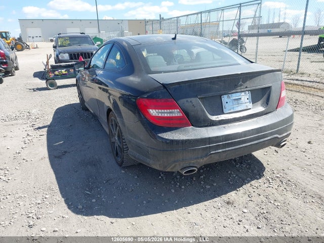 2013 Mercedes-benz C 350 4matic მანქანა იყიდება აუქციონზე, vin: WDDGJ8JB1DF943937, აუქციონის ნომერი: 12605690