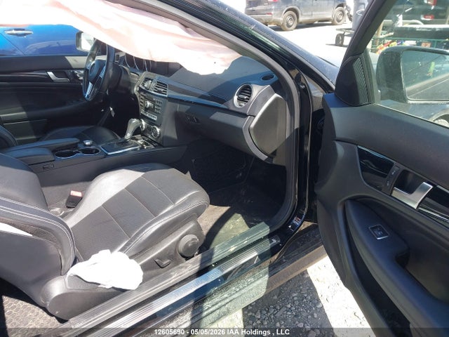2013 Mercedes-benz C 350 4matic მანქანა იყიდება აუქციონზე, vin: WDDGJ8JB1DF943937, აუქციონის ნომერი: 12605690