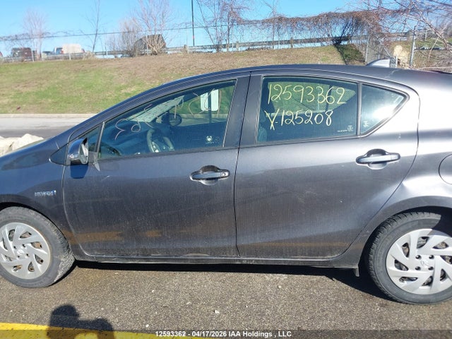JTDKDTB38G1125208 Toyota Prius C Technology