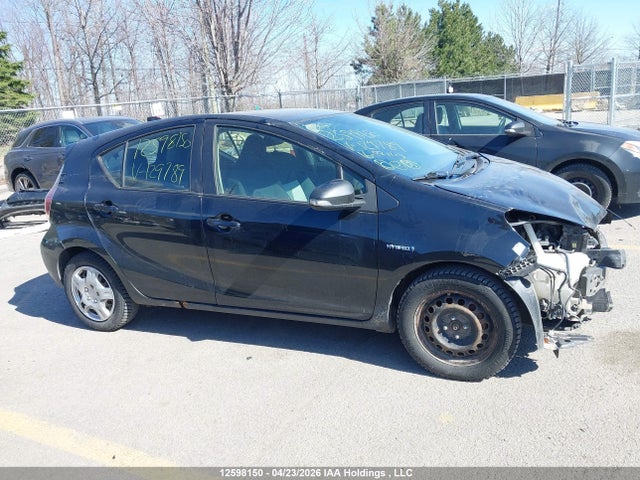 JTDKDTB38G1129789 Toyota Prius C Technology