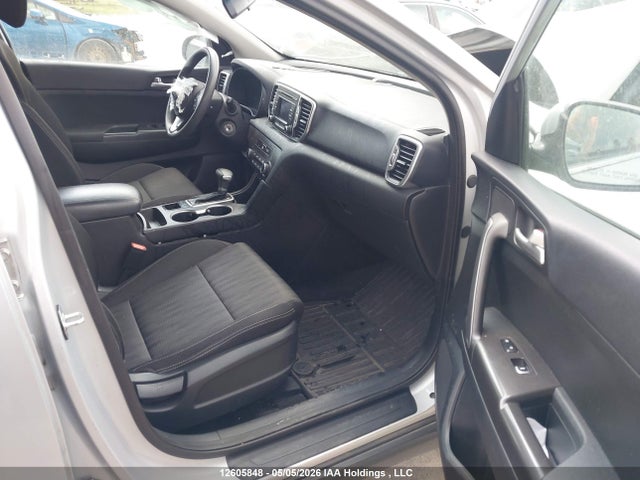 KNDPMCAC6H7277915 KIA Sportage Lx