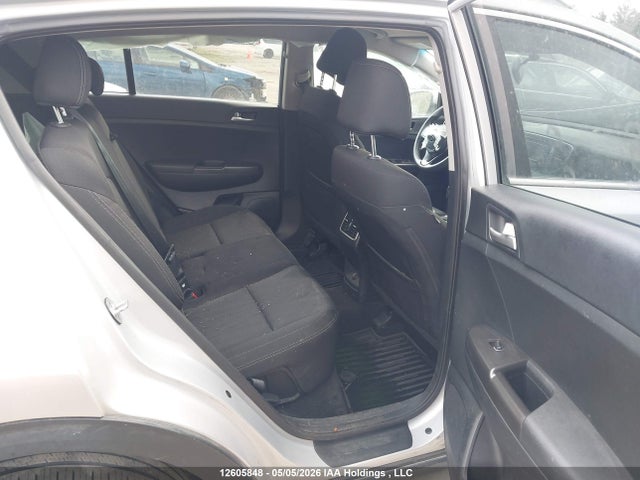 KNDPMCAC6H7277915 KIA Sportage Lx