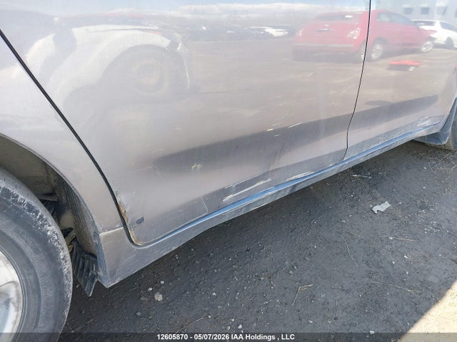 12605870 :رقم المزاد ، 5TDKK3DC0BS059686 vin ، 2011 Toyota Sienna مزاد بيع