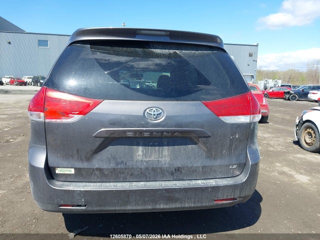 12605870 :رقم المزاد ، 5TDKK3DC0BS059686 vin ، 2011 Toyota Sienna مزاد بيع