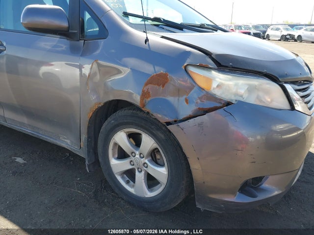 12605870 :رقم المزاد ، 5TDKK3DC0BS059686 vin ، 2011 Toyota Sienna مزاد بيع