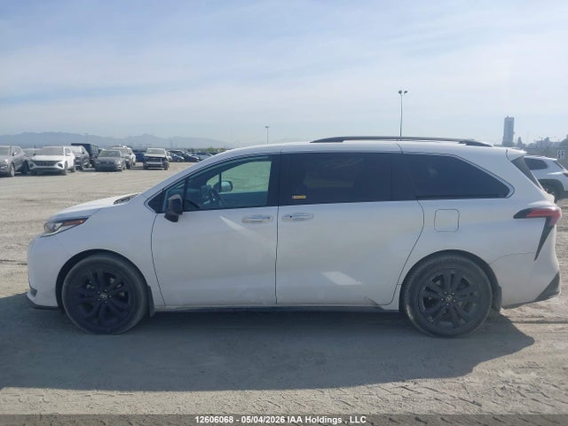 Продажа на аукционе авто 2022 Toyota Sienna Le/xle/xse/limited/platinum, vin: 5TDGRKEC3NS120270, номер лота: 12606068