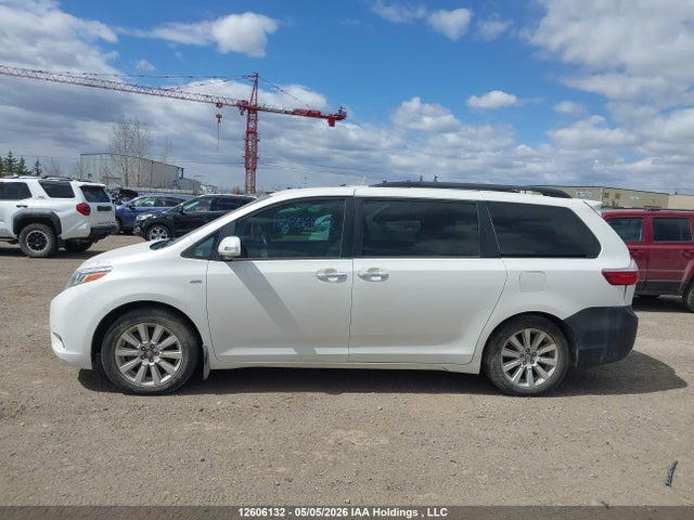 12606132 :رقم المزاد ، 5TDDZ3DC4HS148805 vin ، 2017 Toyota Sienna Xle/limited مزاد بيع