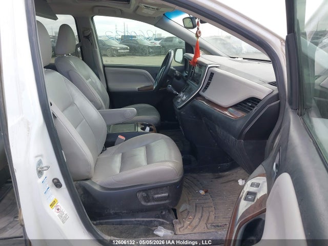 12606132 :رقم المزاد ، 5TDDZ3DC4HS148805 vin ، 2017 Toyota Sienna Xle/limited مزاد بيع