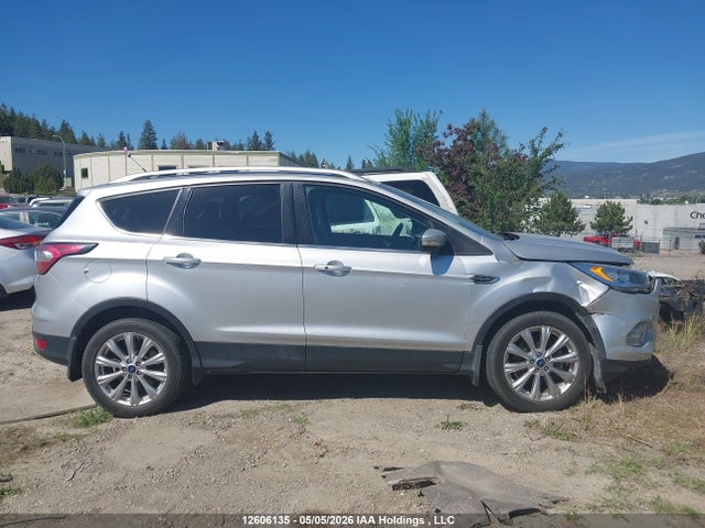 2017 Ford Escape Titanium მანქანა იყიდება აუქციონზე, vin: 1FMCU9J9XHUD21840, აუქციონის ნომერი: 12606135