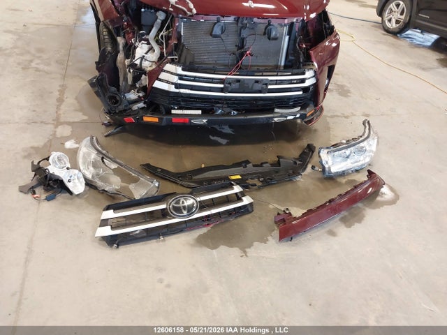12606158 :رقم المزاد ، 5TDBZRFH9JS856279 vin ، 2018 Toyota Highlander Le/le Plus مزاد بيع