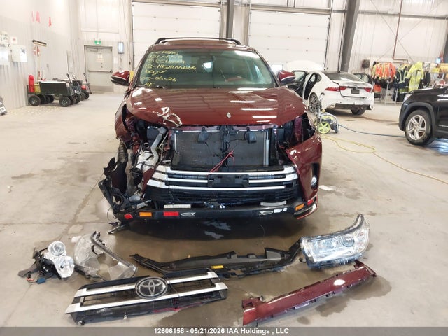 12606158 :رقم المزاد ، 5TDBZRFH9JS856279 vin ، 2018 Toyota Highlander Le/le Plus مزاد بيع