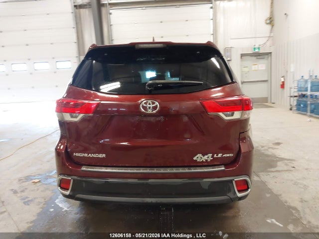 12606158 :رقم المزاد ، 5TDBZRFH9JS856279 vin ، 2018 Toyota Highlander Le/le Plus مزاد بيع