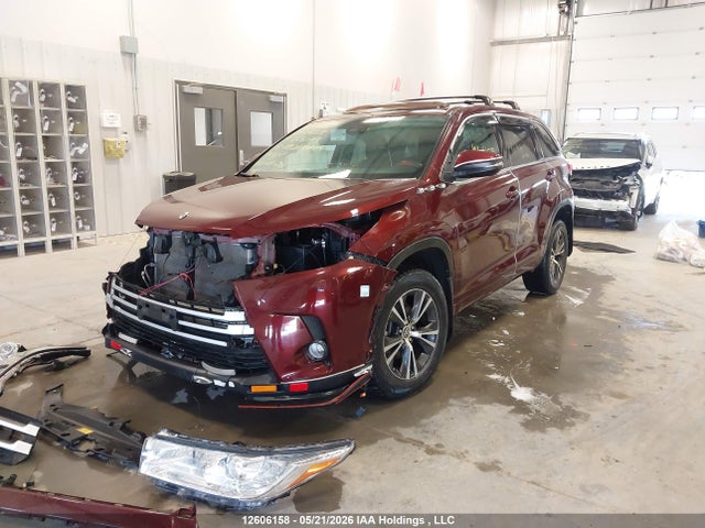 12606158 :رقم المزاد ، 5TDBZRFH9JS856279 vin ، 2018 Toyota Highlander Le/le Plus مزاد بيع