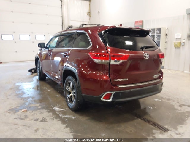 12606158 :رقم المزاد ، 5TDBZRFH9JS856279 vin ، 2018 Toyota Highlander Le/le Plus مزاد بيع