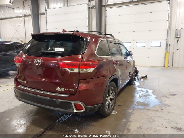12606158 :رقم المزاد ، 5TDBZRFH9JS856279 vin ، 2018 Toyota Highlander Le/le Plus مزاد بيع