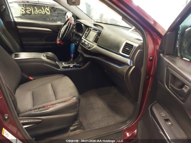 12606158 :رقم المزاد ، 5TDBZRFH9JS856279 vin ، 2018 Toyota Highlander Le/le Plus مزاد بيع