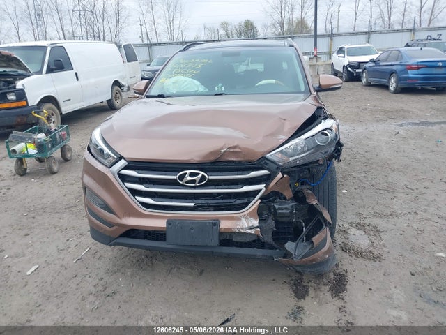 KM8J33A4XHU460006 Hyundai TUCSON SE