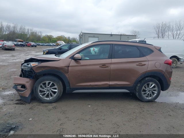 KM8J33A4XHU460006 Hyundai TUCSON SE