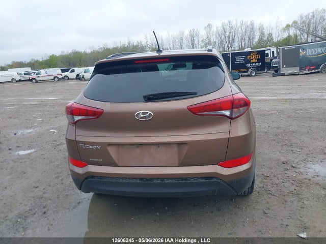 KM8J33A4XHU460006 Hyundai TUCSON SE