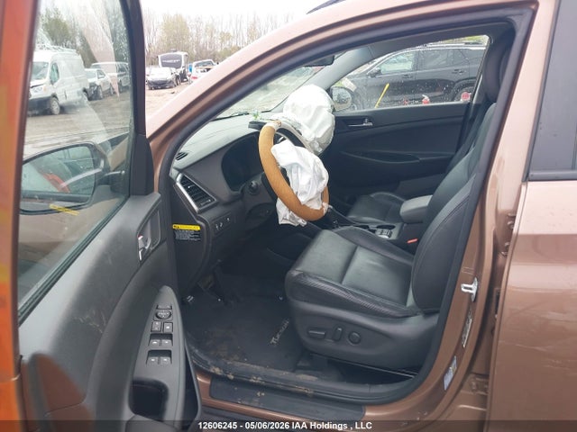 KM8J33A4XHU460006 Hyundai TUCSON SE