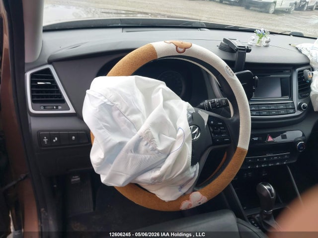 KM8J33A4XHU460006 Hyundai TUCSON SE
