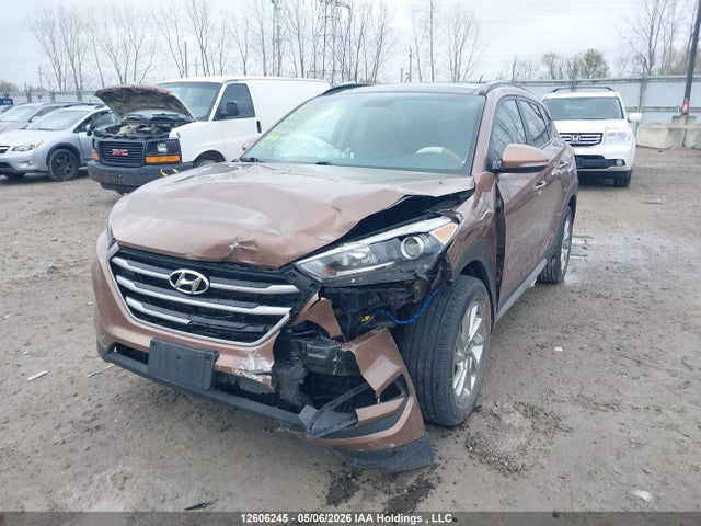 KM8J33A4XHU460006 Hyundai TUCSON SE