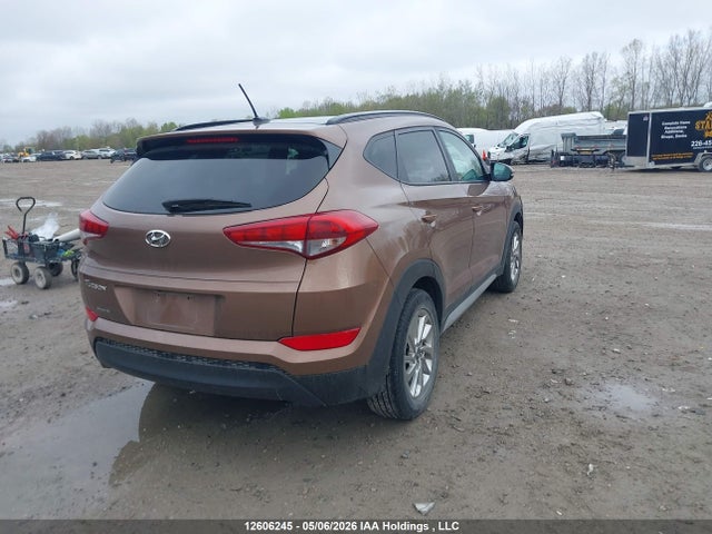 KM8J33A4XHU460006 Hyundai TUCSON SE