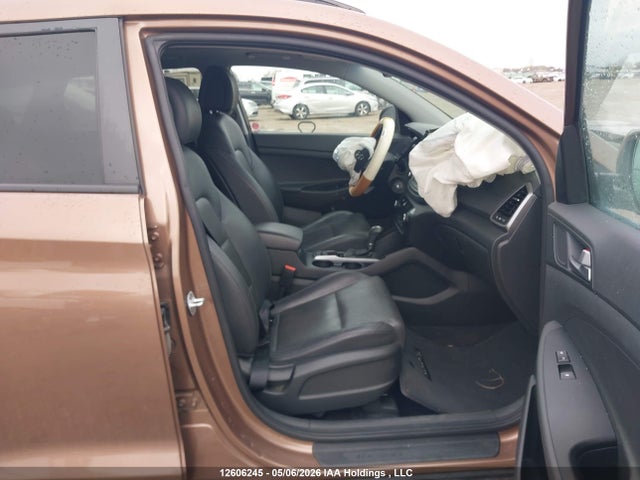KM8J33A4XHU460006 Hyundai TUCSON SE