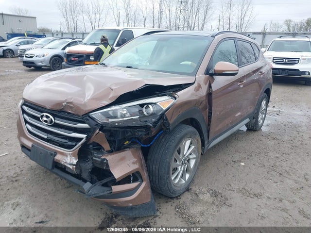 KM8J33A4XHU460006 Hyundai TUCSON SE
