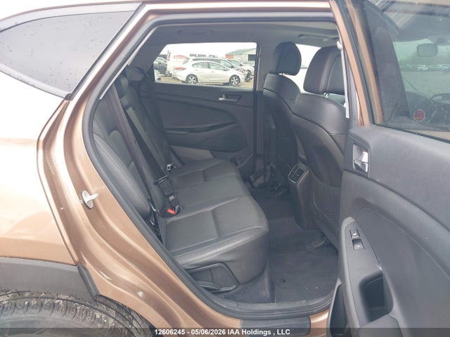 KM8J33A4XHU460006 Hyundai TUCSON SE