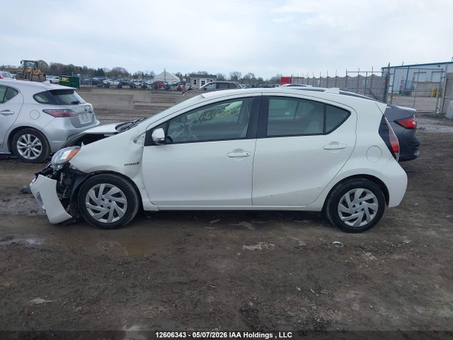 JTDKDTB30F1096009 Toyota Prius C Technology