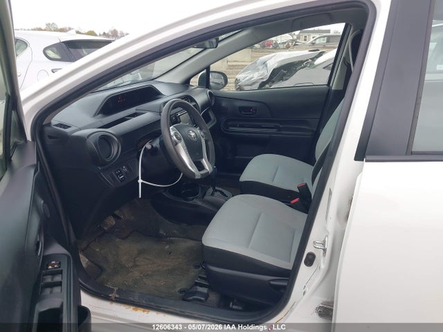 JTDKDTB30F1096009 Toyota Prius C Technology