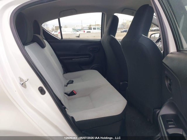 JTDKDTB30F1096009 Toyota Prius C Technology