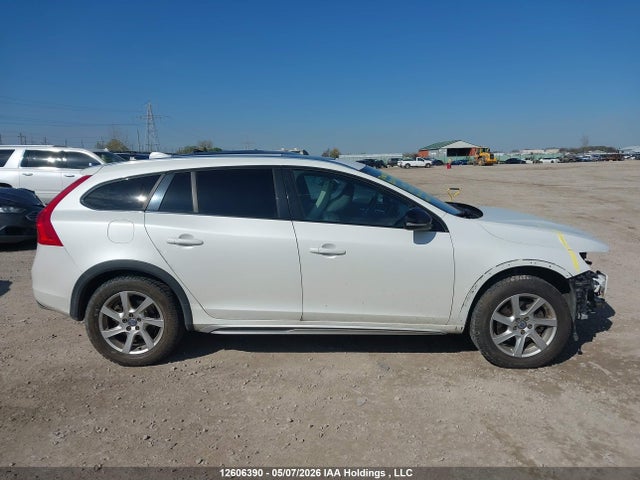 12606390 :رقم المزاد ، YV4612HL3F1000799 vin ، 2015 Volvo V60 Cross Country T5 مزاد بيع