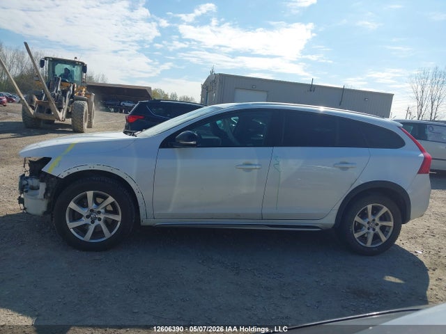 12606390 :رقم المزاد ، YV4612HL3F1000799 vin ، 2015 Volvo V60 Cross Country T5 مزاد بيع