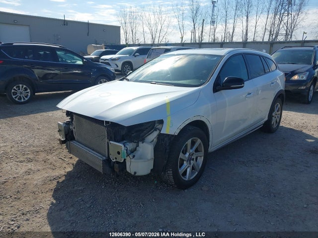 12606390 :رقم المزاد ، YV4612HL3F1000799 vin ، 2015 Volvo V60 Cross Country T5 مزاد بيع