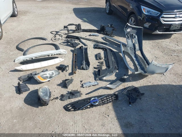 12606390 :رقم المزاد ، YV4612HL3F1000799 vin ، 2015 Volvo V60 Cross Country T5 مزاد بيع