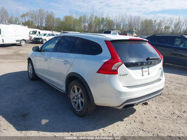 12606390 :رقم المزاد ، YV4612HL3F1000799 vin ، 2015 Volvo V60 Cross Country T5 مزاد بيع