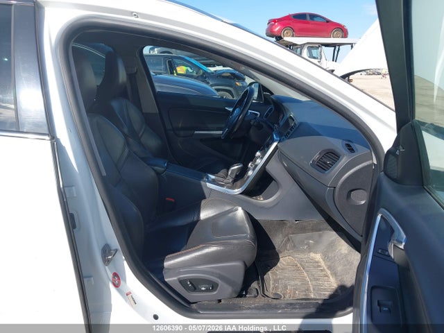 12606390 :رقم المزاد ، YV4612HL3F1000799 vin ، 2015 Volvo V60 Cross Country T5 مزاد بيع